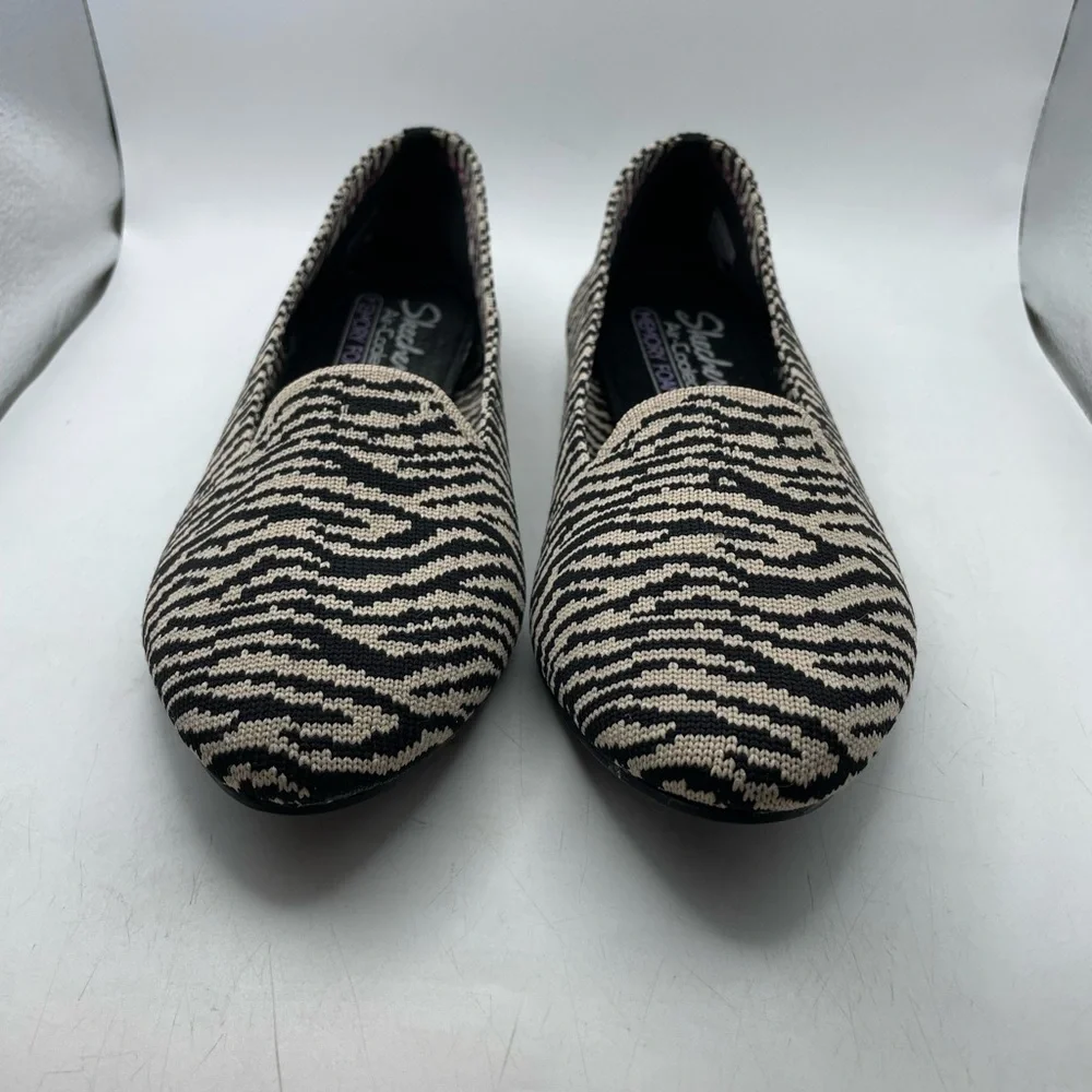 Skechers gently used